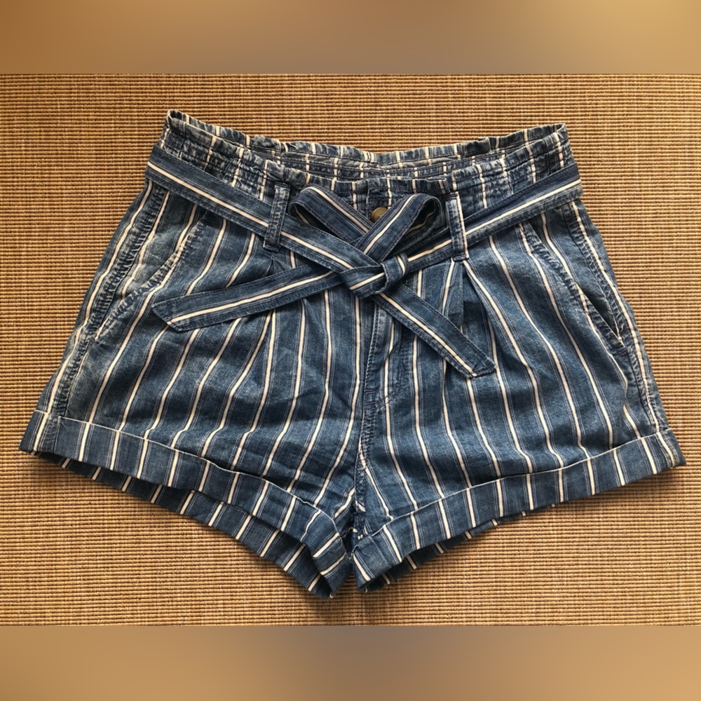 EUC American Eagle Blue White Stripe Cuffed Belted Mom Jean Shorts Sz 2